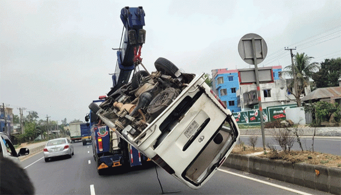 বগুড়ায় মাইক্রোবাসে গ্যাস সিলিন্ডার বিস্ফোরণ, নিহত ৩
