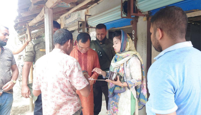 রাজশাহীর দুর্গাপুরে জ্বালানি তেল উদ্ধার ও জরিমানা