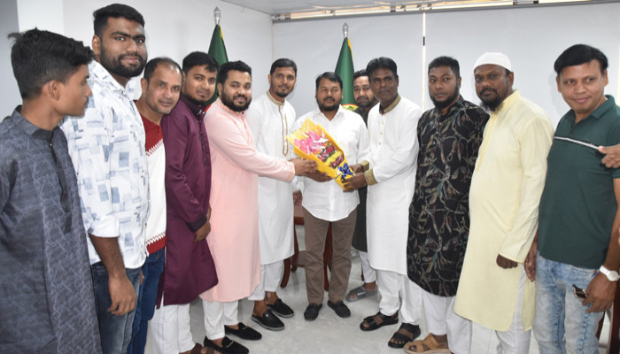 রাসিক প্রশাসককে বিভিন্ন সংগঠনের ফুলেল শুভেচ্ছা জ্ঞাপন