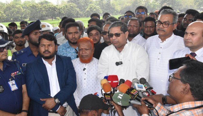 দীর্ঘদিন পরিত্যক্ত ব্রিজ চালুতে সরকারি তৎপরতা,পরিদর্শনে প্রতিমন্ত্রী