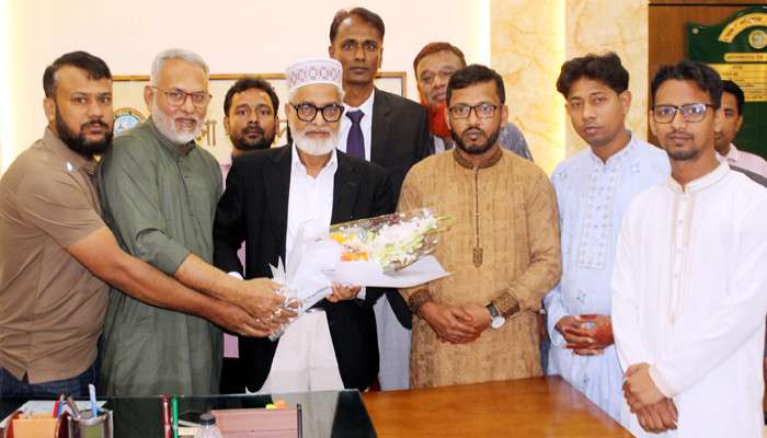 রাজশাহীতে জেলা পরিষদ প্রশাসককে যুব অধিকার পরিষদের ফুলেল শুভেচ্ছা