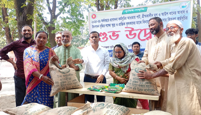রাণীশংকৈলে ক্ষুদ্র ও প্রান্তিক কৃষকদের মাঝে বিনামূল্যে বীজ-সার বিতরণ উদ্বোধন