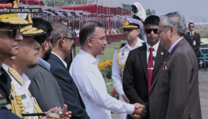 কুচকাওয়াজে যোগ দিলেন রাষ্ট্রপতি-প্রধানমন্ত্রী