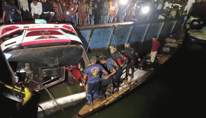 দৌলতদিয়া ফেরিঘাটে বাসডুবির ঘটনায় নিহত বেড়ে ২৫