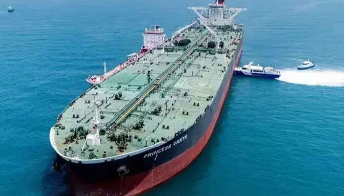 জ্বালানি তেল নিয়ে ২৫ দিনে এসেছে ৩০ জাহাজ, আসছে আরও ৬ 