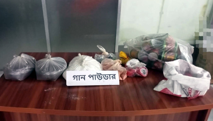 নাশকতার পরিকল্পনা বানচাল: চাঁপাইনবাবগঞ্জে ৯ কেজি গান পাউডার ও বোমা তৈরির সরঞ্জাম উদ্ধার