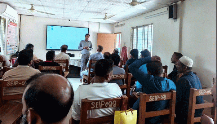 বিআরটিএ ও ডামের উদ্যোগে ৮১৫ গণপরিবহণ চালককে প্রশিক্ষণ প্রদান