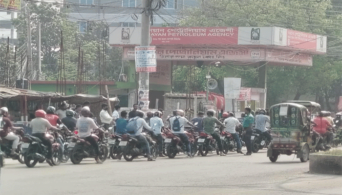 অবৈধ তেল মজুতদারদের তথ্য দিলেই মিলবে লাখ টাকা পুরস্কার