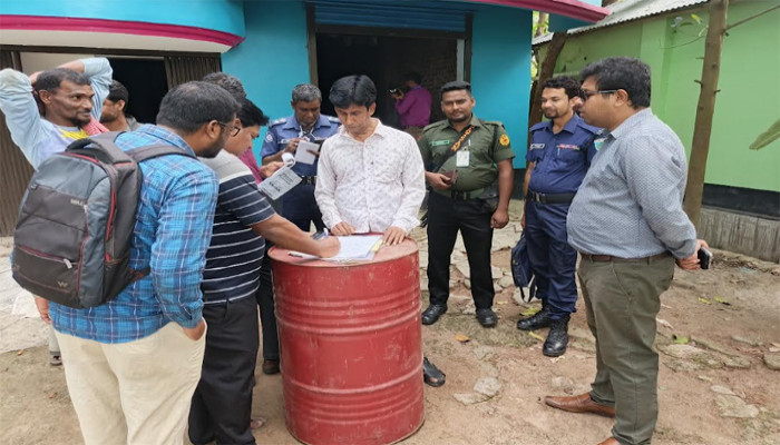 নাটোরে তেল মজুদের দায়ে ১ লাখ টাকা  জমিমানা