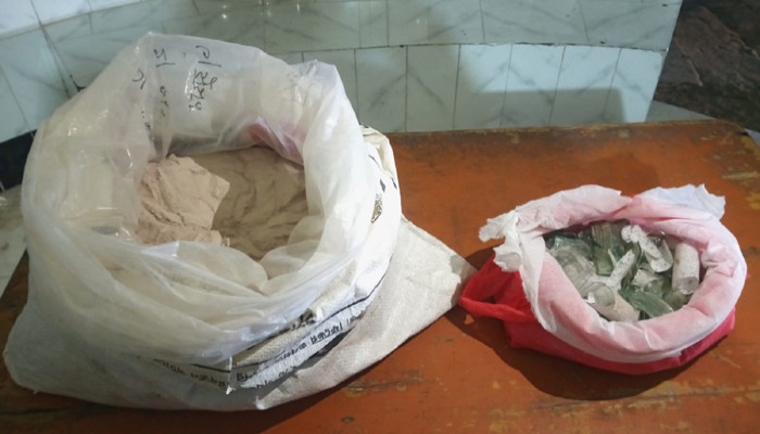 গোদাগাড়ীতে ককটেল তৈরির উপকরণ উদ্ধার