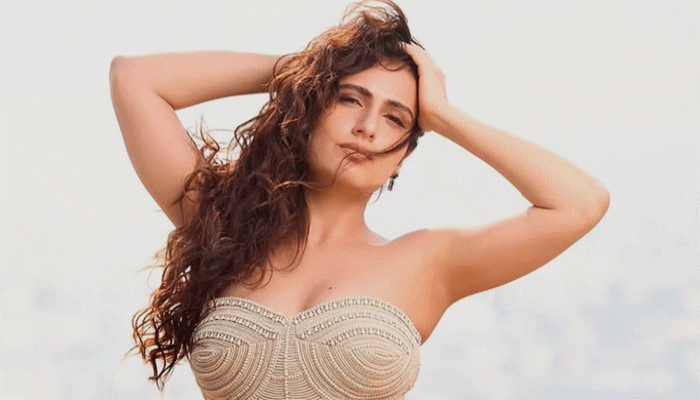 অভিনেত্রীর তকমায় আটকে থাকতে চান না ফাতিমা সানা