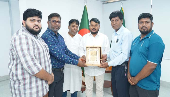 রাসিক প্রশাসকের সাথে সাবেক এমপি ও ইউনিসেফ প্রতিনিধির সৌজন্য সাক্ষাৎ