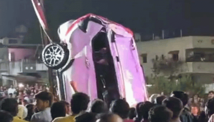 নিয়ন্ত্রণ হারিয়ে কুয়োয় পড়ল গাড়ি! ৬ শিশু-সহ নিহত ৯