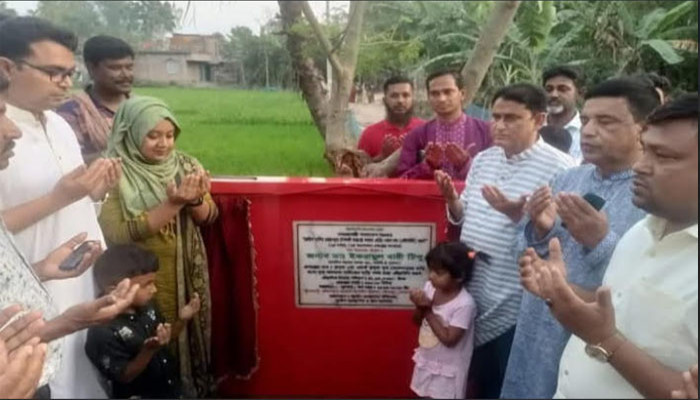 মান্দায় চারটি রাস্তা এইচবিবিকরণ  কাজের উদ্বোধন করলেন ডা.টিপু এমপি