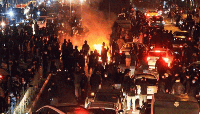 দুই ‘গাদ্দারের’ ফাঁসি দিল ইরান