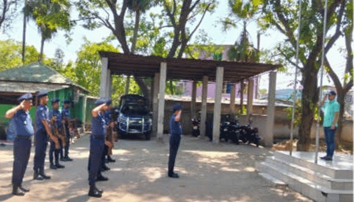 তানোর থানায় এসপি'র আকস্মিক পরিদর্শন