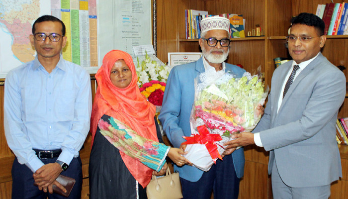 জেলা পরিষদের পক্ষ থেকে জেলা প্রশাসক রাজশাহীকে শুভেচ্ছা