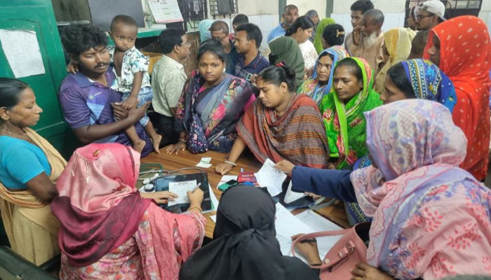 ফুলবাড়ীতে লক্ষণ দেখে হামের চিকিৎসা, নেই পরীক্ষার ব্যবস্থা