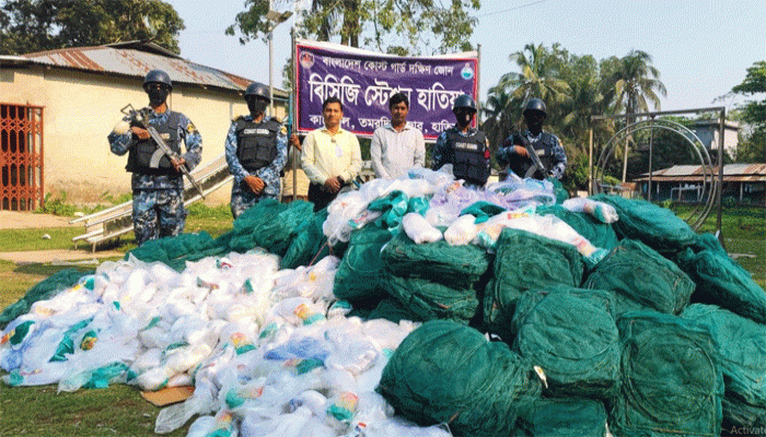 নোয়াখালীতে ৪০ লাখ টাকার অবৈধ জাল ও পলিথিন জব্দ