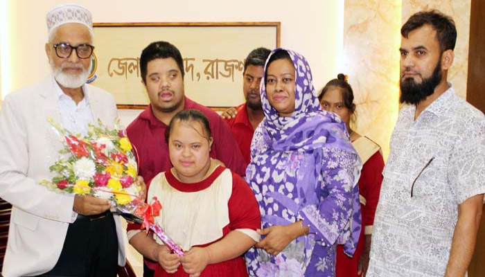 রাজশাহী জেলা পরিষদের প্রশাসককে অভিনন্দন জানিয়েছে অটিস্টিক শিক্ষার্থীরা