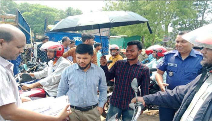 মান্দায় ভ্রাম্যমান আদালতের অবিযানে ৪টি গাড়িকে জরিমানা