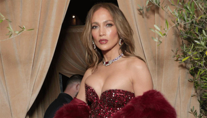 চার বার বিয়ে, সাত বার প্রেম, তবু অতৃপ্ত জেনিফার!