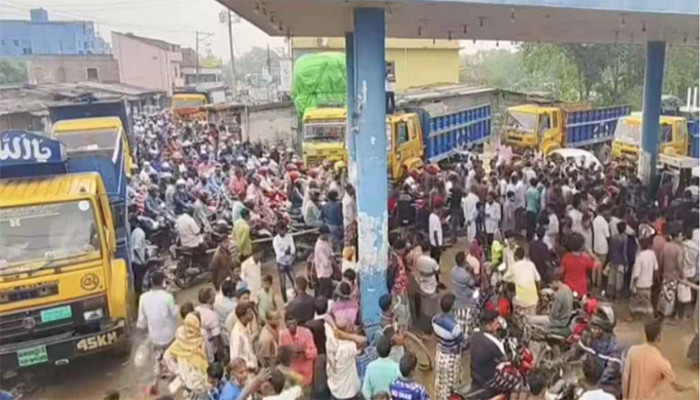 চাঁপাইনবাবগঞ্জে আজ থেকে শুরু হল আ্যাপের মাধ্যমে তেল বিক্রি