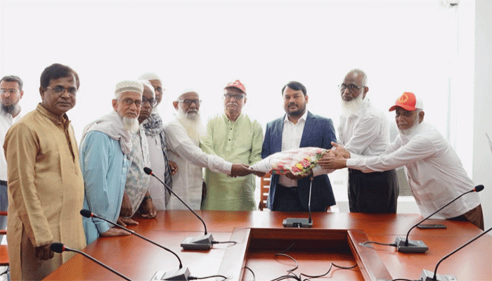 রাসিক প্রশাসকের সাথে বীর মুক্তিযোদ্ধাদের সৌজন্য সাক্ষাৎ