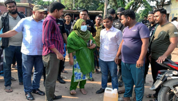 তানোরে ফিলিং স্টেশনকে দু'লাখ টাকা জরিমানা