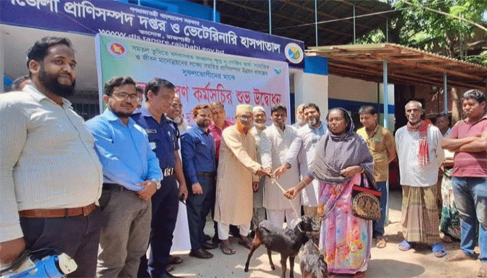 তানোরে বিনামুল্য ছাগল বিতরণ