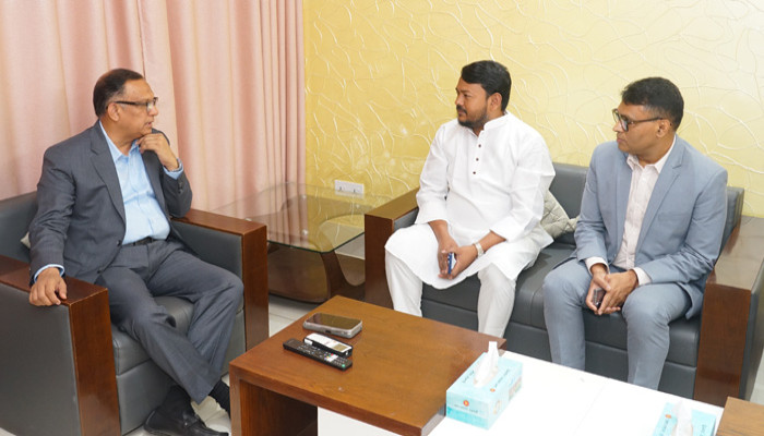 বস্ত্র ও পাট মন্ত্রণালয়ের প্রতিমন্ত্রীর সাথে রাসিক প্রশাসকের সৌজন্য সাক্ষাৎ