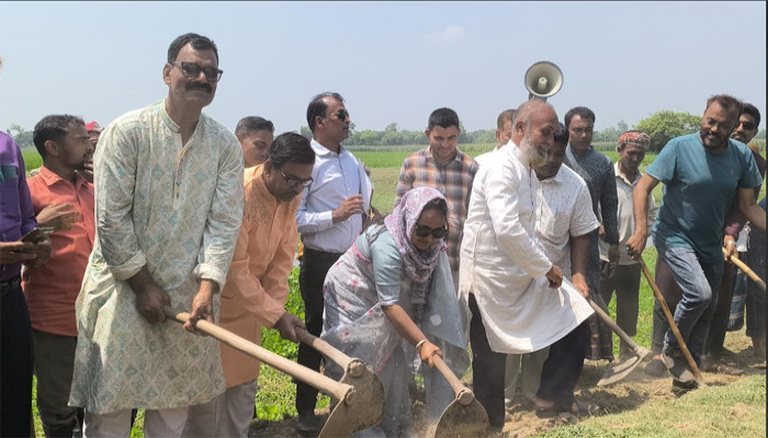 রাণীশংকৈলে খাল পুনঃ খনন কর্মসূচীর উদ্বোধন
