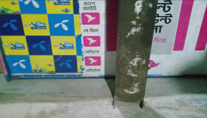 রাণীনগরে করজগ্রাম খাঁনপুকুর বাজারে বিকাশের দোকানে দিনে-দুপুরে দুর্ধর্ষ চুরি