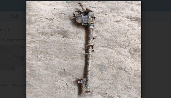 রাণীনগরে পুকুর খননকালে মিলল মরিচাধরা থ্রি-নট-থ্রি বন্দুকের অংশ উদ্ধার