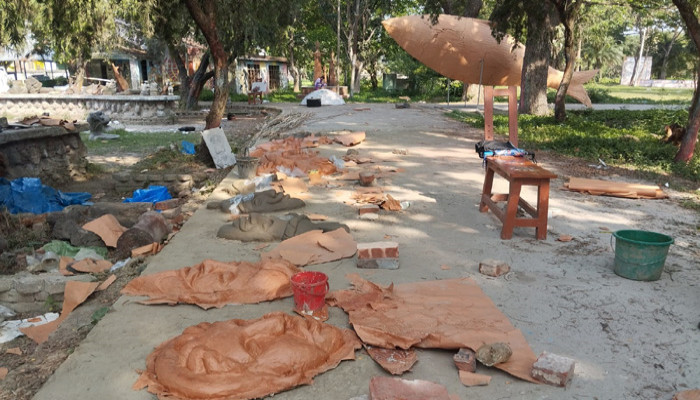 বর্ষবরণে রাবি: শোভাযাত্রায় যুদ্ধ-জ্বালানিসংকটের প্রতিচ্ছবি