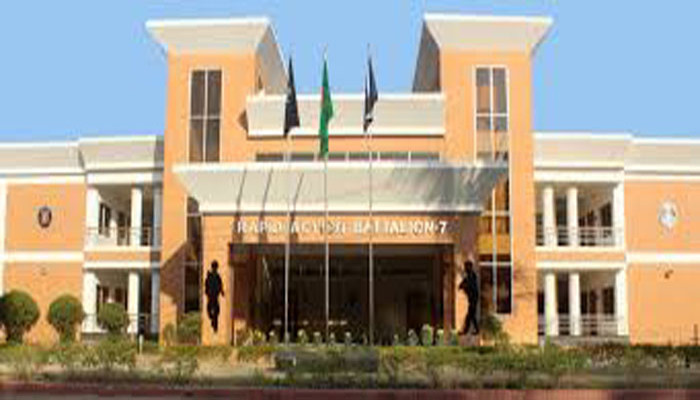 পতেঙ্গা ঘাটে ট্রলার অভিযান: ৫ লাখ ইয়াবাসহ ৯ জন আটক