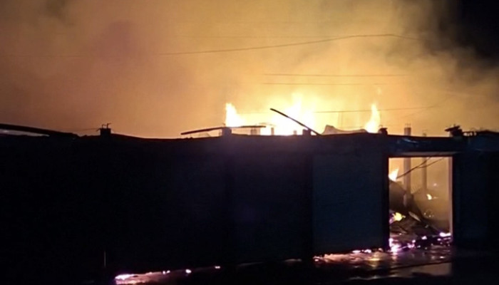 নোয়াখালীতে আগুনে পুড়ে ছাই ৭ দোকান