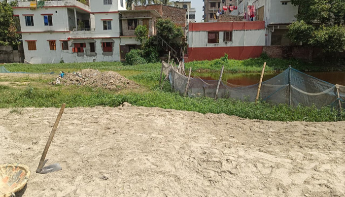 নগরীর রাজপাড়ায় রাতের আঁধারে পুকুর ভরাট! ব্যবস্থা নেওয়ার আশ্বাস জেলা প্রশাসনের