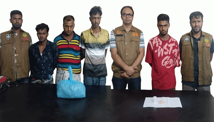 নগরীতে গাঁজা ও ইয়াবা ট্যাবলেট সহ মাদক কারবারী গ্রেপ্তার ৪