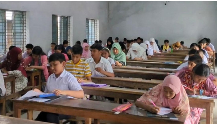 নিয়ামতপুরে প্রাথমিক বৃত্তি পরীক্ষা অনুষ্ঠিত