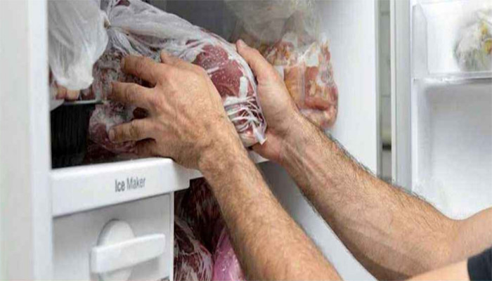 হাত-পা বেঁধে ফ্রিজে থাকা মাছ-মাংস লুট করল ডাকাতদল