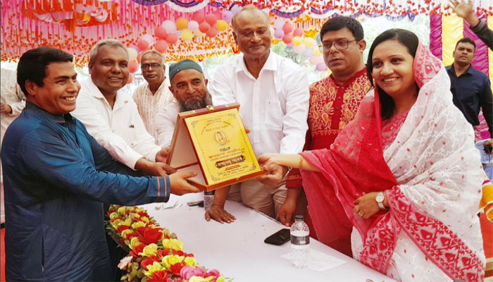 লালপুরে গৌরীপুর উচ্চ বিদ্যালয়ে এসএসসি পরীক্ষার্থীদের বিদায় সংবর্ধনা