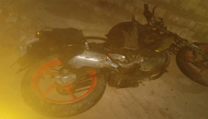 নোয়াখালীতে ফসলি জমির মাটি বিক্রি নিয়ে দু’গ্রুপের সংঘর্ষ, মোটরসাইকেলে অগ্নিসংযোগ