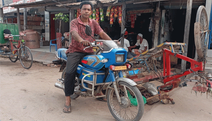 তেলের সংকটে স্বস্তির পথ: রাণীশংকৈলের রতনের ব্যাটারি বাইকে চমক, ৫ টাকায় দীর্ঘ পথচলা