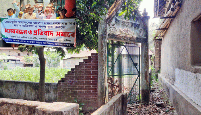 গুরুদাসপুরে আইনজীবীর বিরুদ্ধে মসজিদ ও বাড়ির জায়গাসহ সরকারি রাস্তা জবরদখলের অভিযোগ