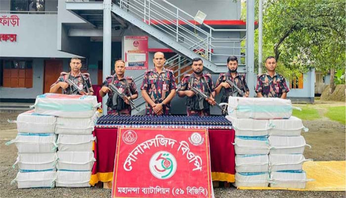 চাঁপাইনবাবগঞ্জ সীমান্তে পাথরবোঝাই ট্রাকে পাঁচ হাজার ৯৩৫ বোতল ভারতীয় নেশার সিরাপ জব্দ