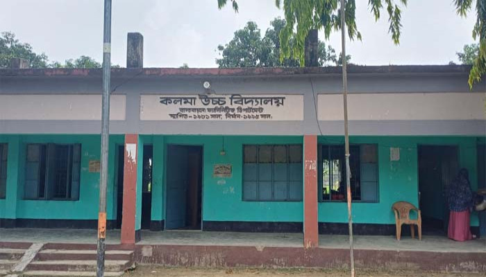 শিক্ষামন্ত্রীর দৃষ্টি আকর্ষণ  তানোরে প্রবেশপত্র আটকে টাকা আদায়