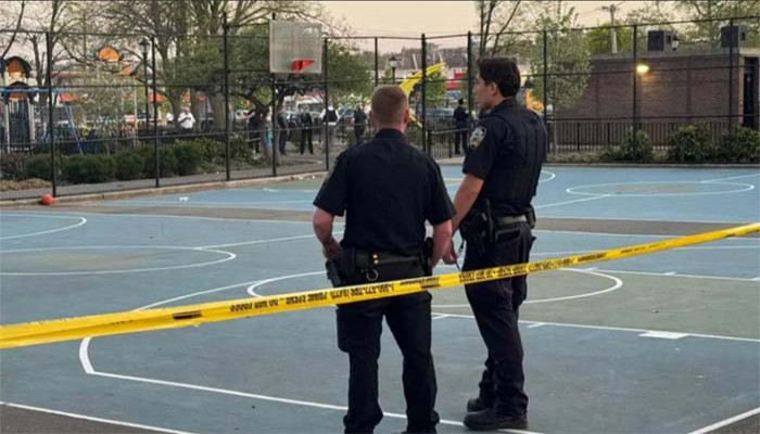 নিউ ইয়র্কের  কুইন্সের বাস্কেটবল কোর্টে গুলিতে কিশোর নিহত