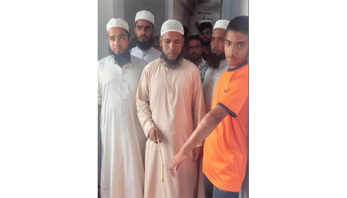 সাপাহারে  মাদ্রাসা ছাত্রকে বেদম প্রহার করেন হুজুর