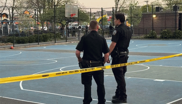 নিউ ইয়র্কের  কুইন্সের বাস্কেটবল কোর্টে গুলিতে কিশোর নিহত